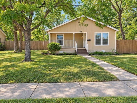 Photo of 1203 N College Street, McKinney, TX 75069 (MLS # 21392618)