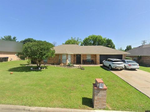 Photo of 3504 Stanford Street, Greenville, TX 75401 (MLS # 21211964)
