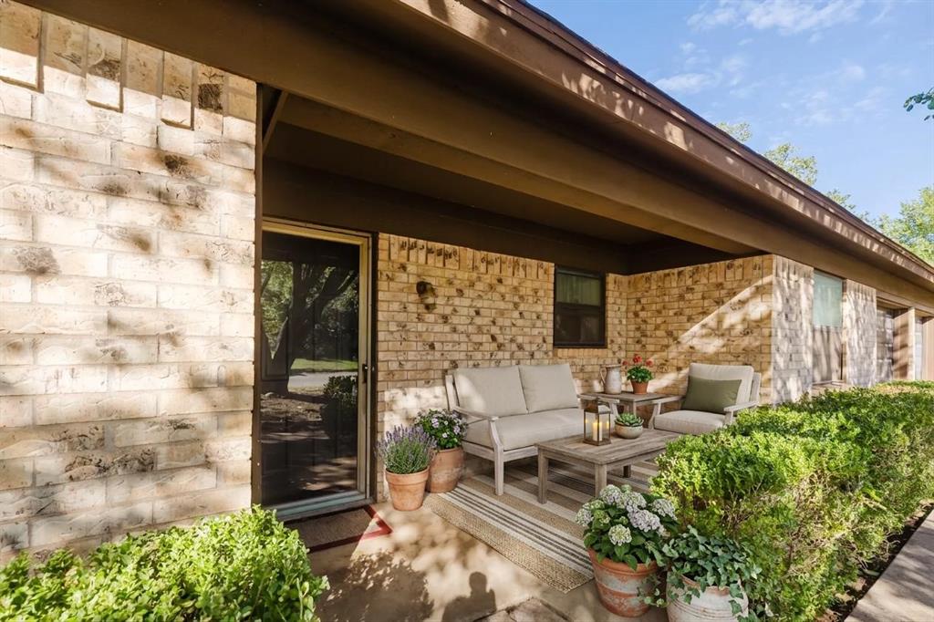409 Crestwood Drive