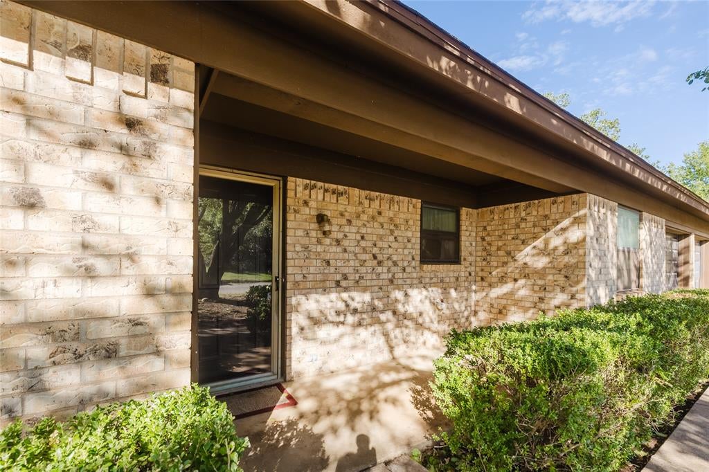 409 Crestwood Drive