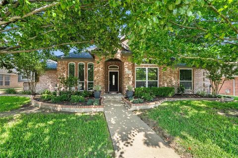 2704 Fox Glenn Court Hurst TX 76054