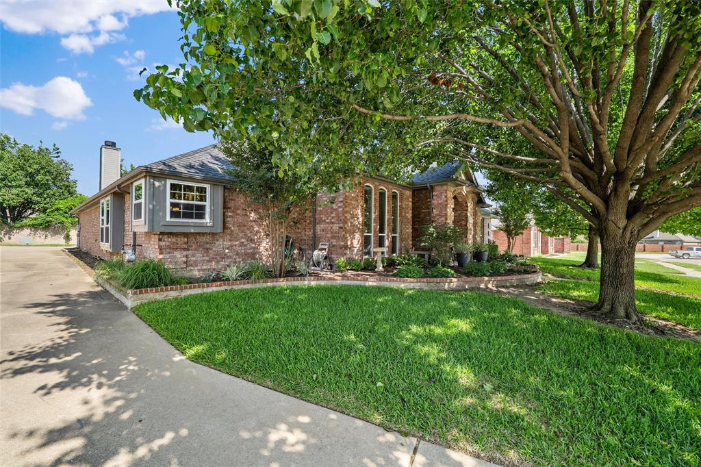 2704 Fox Glenn Court