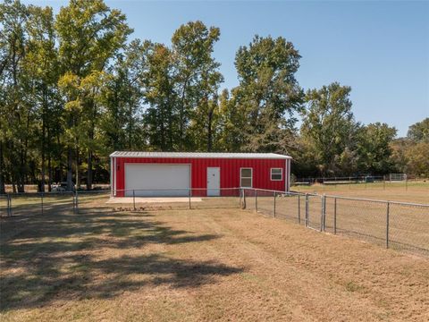 A home in Lindale