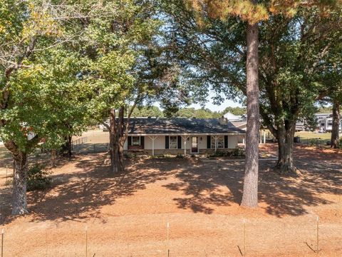 A home in Lindale