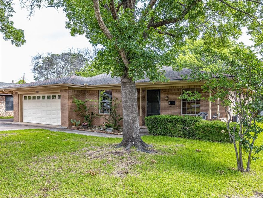 Location Location Location!! This property is now available ----- looking for new Owners to call this ranch style property
HOME! Super Charming Three bedroom, Two Bath, Two Living areas. Covered porches, Great backyard, 2 car garage, and a
carport too! Bring your color swatches and Make an Appointment today! Multiple Offers Received: Highest and Best OFFER DEADLINE: Monday, June 6, 2022 at 10:00 AM