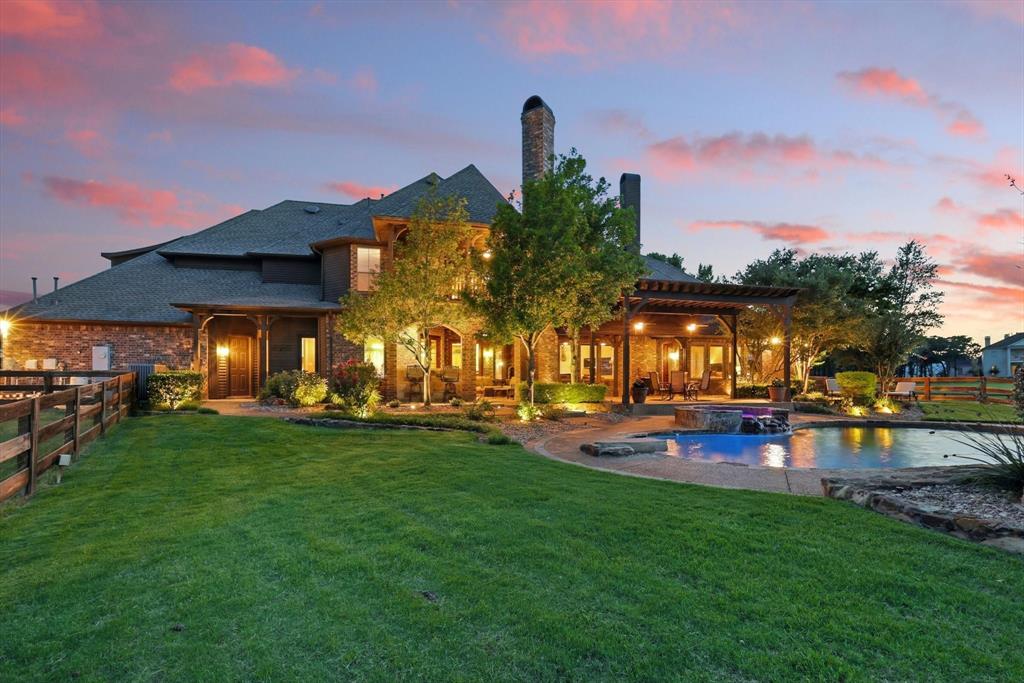 2 Groves Circle