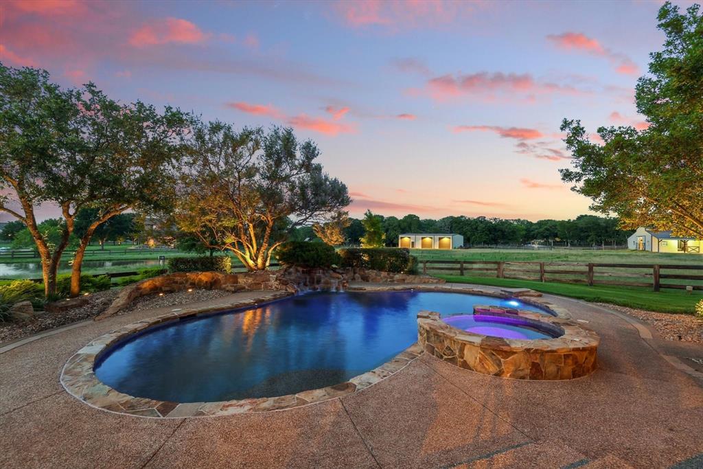 2 Groves Circle
