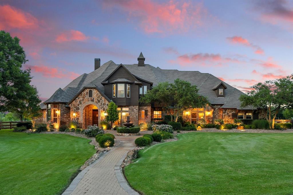 2 Groves Circle