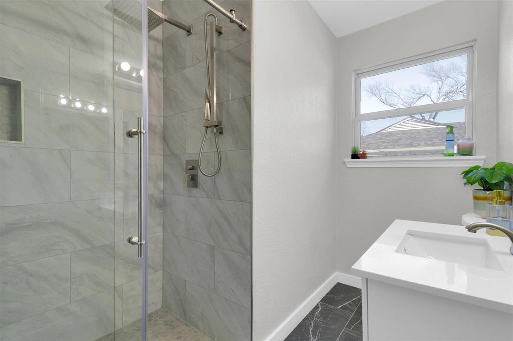 SUMMIT LAWN 2 - Residential