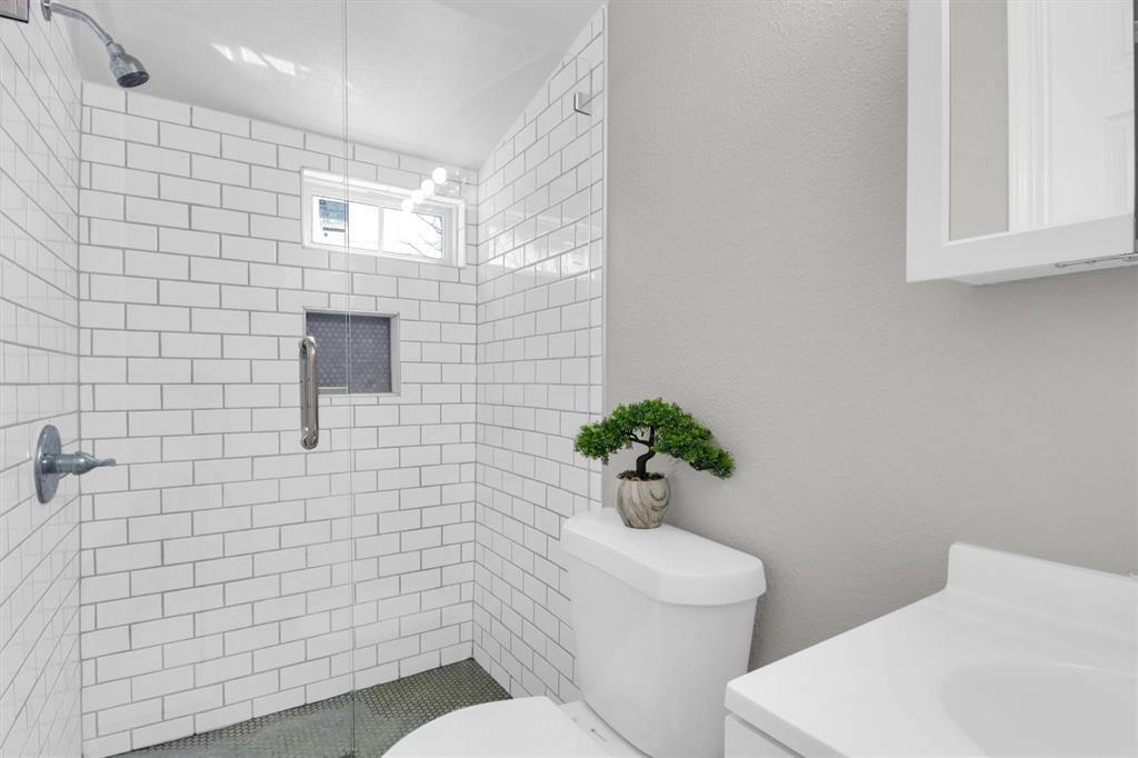 SUMMIT LAWN 2 - Residential