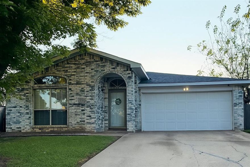 Beautifully maintained 3-bedroom, 2-bath home in a well-established neighborhood, with easy access to major highways. Nestled down the street from the park, this home features spacious bedrooms with large closets and an inviting primary suite with dual sinks, a separate shower, and a soaking tub. The open layout has been updated with fresh paint, modern lighting, beautiful flooring throughout, and stylish kitchen and bath finishes. Enjoy a big backyard—perfect for relaxing or entertaining. Don’t miss this wonderful opportunity—schedule your showing today!