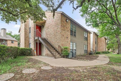 Photo of 15221 Berry Trail #108, Dallas, TX 75248 (MLS # 21246327)