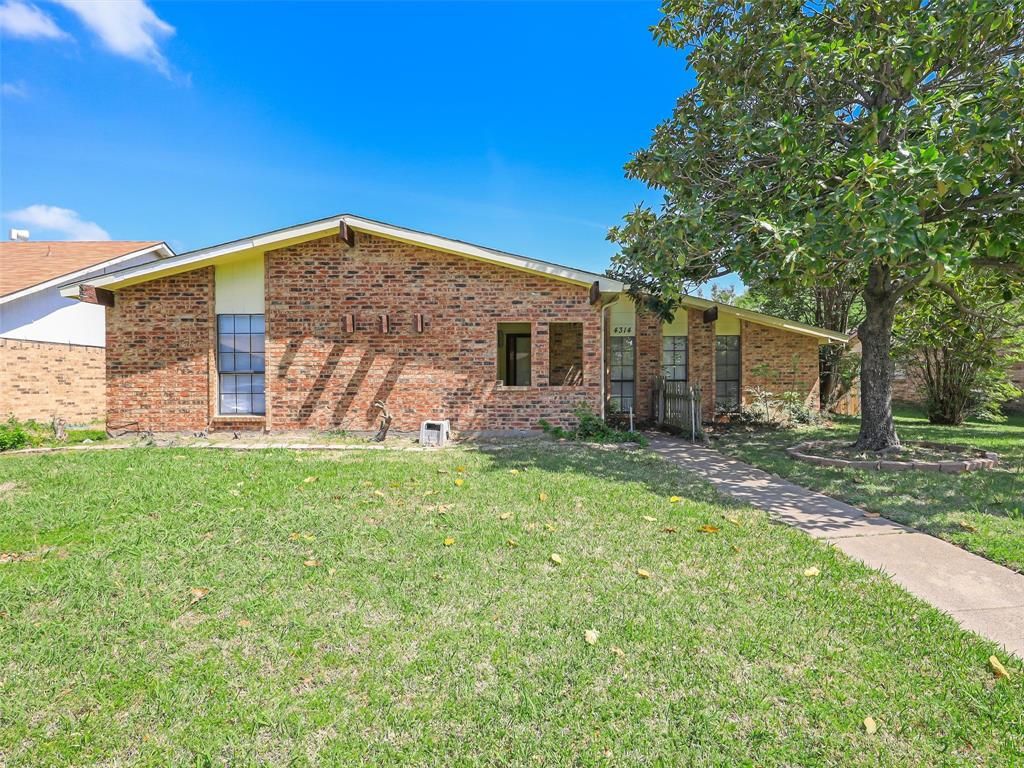 Photo of 4314 Arrowwood Street, Mesquite, TX 75150 (MLS # 21228842)