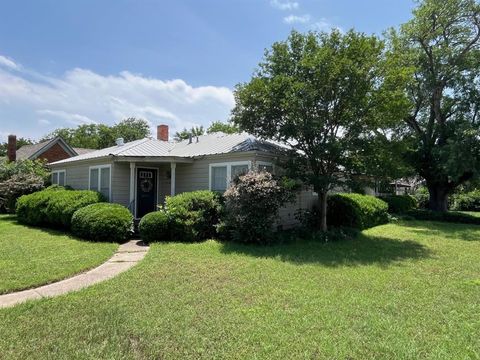 A home in Brownwood