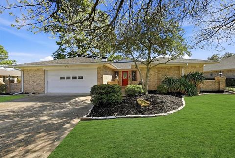 718 Kiowa Drive W Lake Kiowa TX 76240