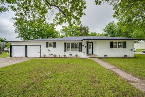 Single Family Residence in Bowie TX 501 Lindsey Street.jpg