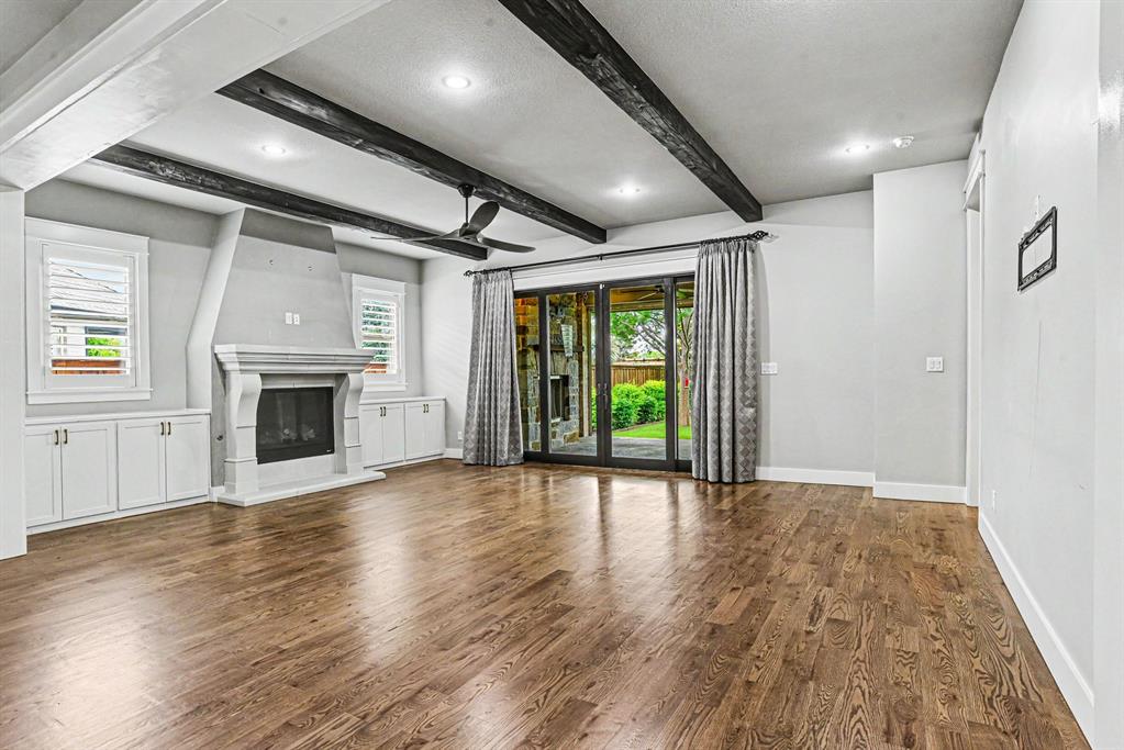 2401 Prestwick Drive