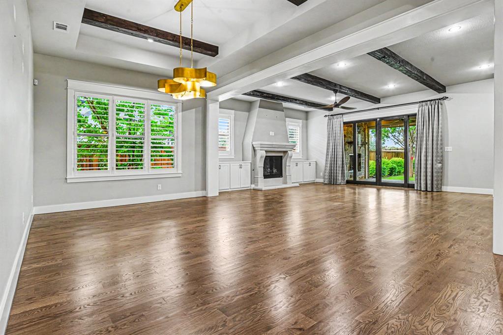 2401 Prestwick Drive