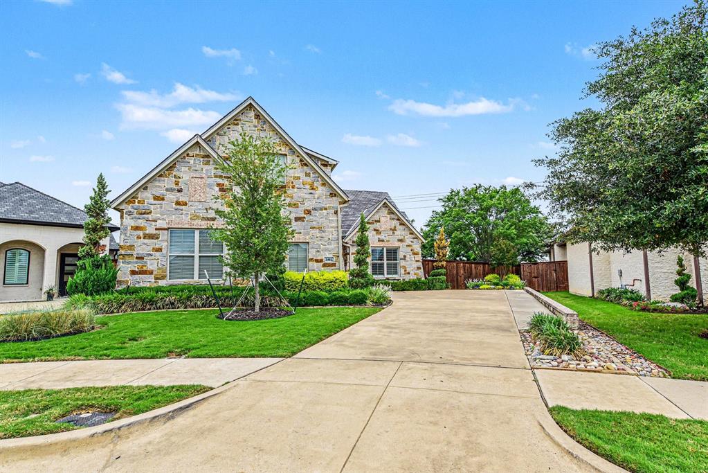 2401 Prestwick Drive