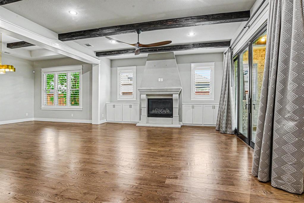 2401 Prestwick Drive