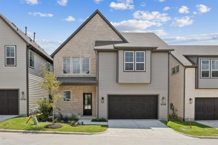 Stunning new construction home located in the Havenwood Heights community of Lake Highlands. Each of the secondary bedrooms has an ensuite full bathroom and walk-in closet. Developed by renowned luxury builder Robert Elliott Homes and completed in 2025, this beautifully crafted residence offers exceptional design, quality finishes, and modern living in one of Dallas’s most desirable neighborhoods. Situated within Richardson Independent School District and zoned to the acclaimed White Rock Elementary, this home combines the best of family-friendly living with sophisticated style.