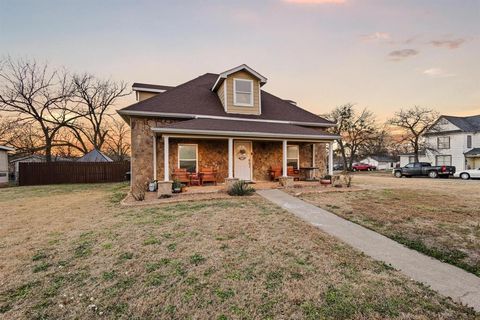 Photo of 115 D Street, Whitesboro, TX 76273 (MLS # 21175604)