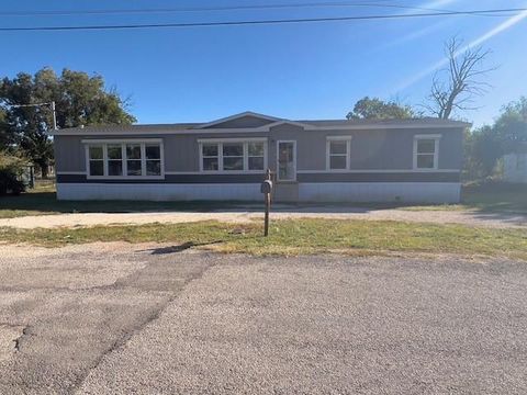 Photo of 705 W Pierce Street, Winters, TX 79567 (MLS # 21120180)