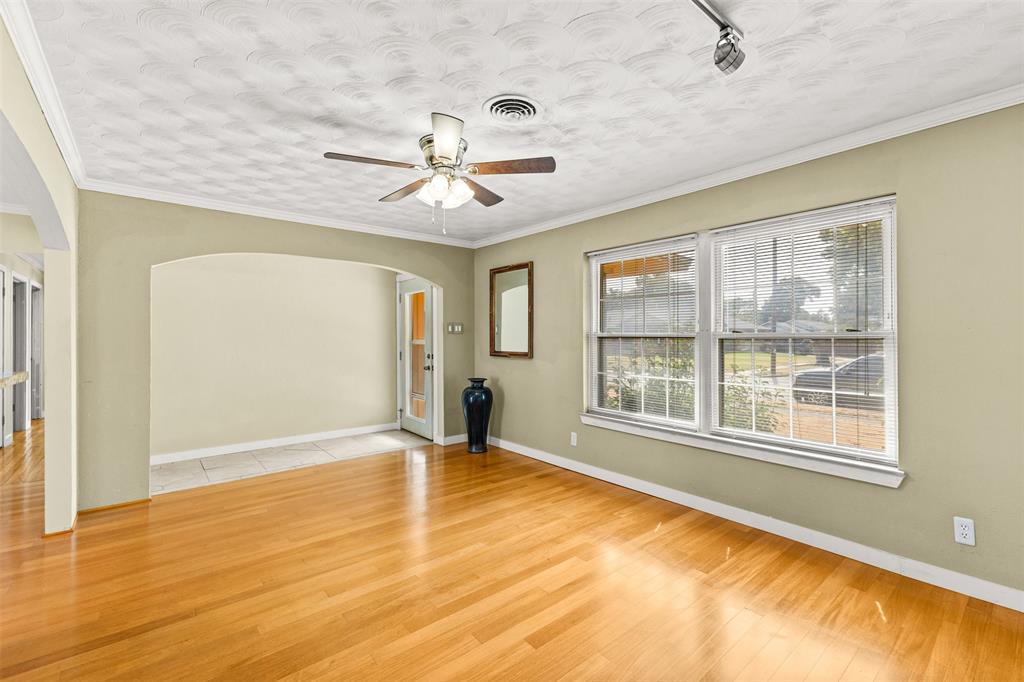 2401 Cardinal Lane