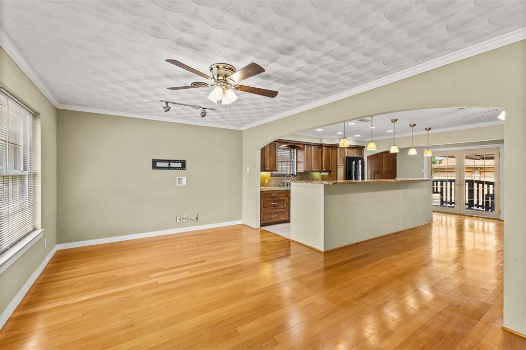 2401 Cardinal Lane