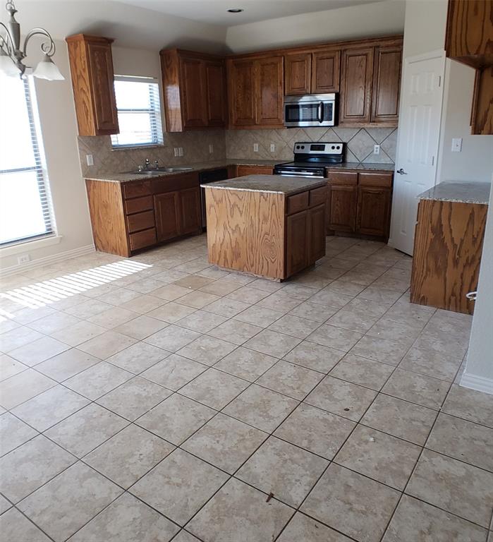 3004 Glenwood Court