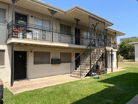 Photo of 1112 Eagle Drive #5, Denton, TX 76201 (MLS # 21224053)