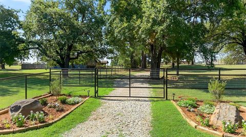 Photo of 288 Locust Road, Pottsboro, TX 75076 (MLS # 21045979)