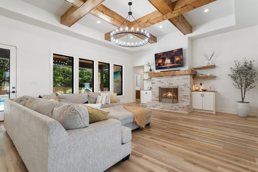 21815 Country Meadows