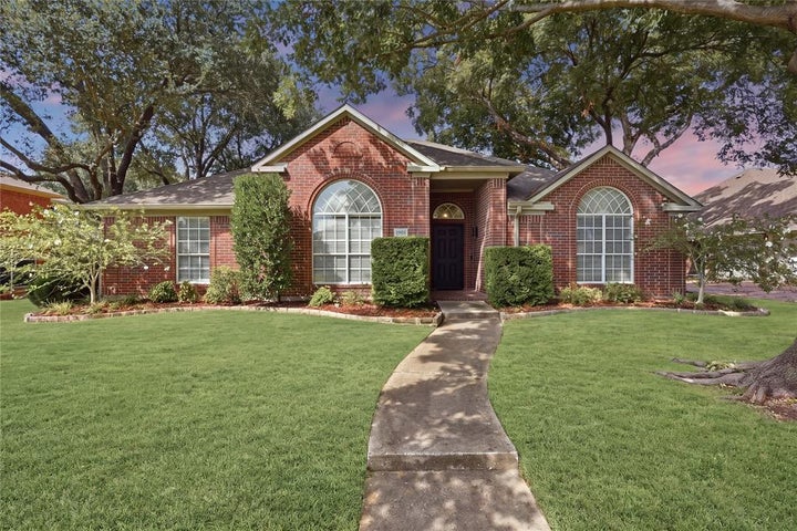 Photo 1 of 40 — 1905 Greenhill Drive, Rowlett, TX 75088
