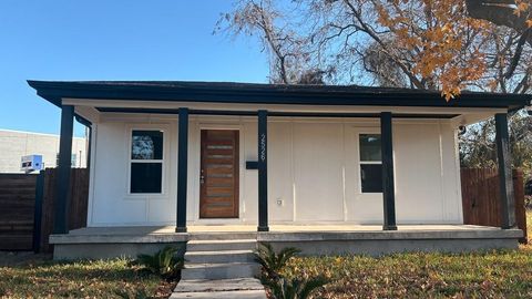 2526 Bethurum Avenue Dallas TX 75215