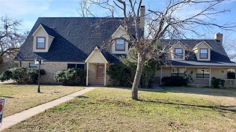 A home in Mineral Wells