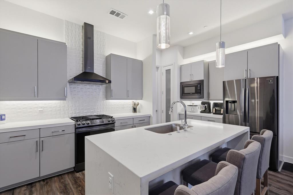 1813 Park Avenue 106