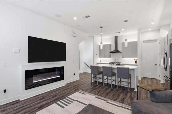 1813 PARK AVE APT 106, DALLAS, TX 75215 - Image dea43cbc4e9e341ac9876aeb618fcb37/452458024