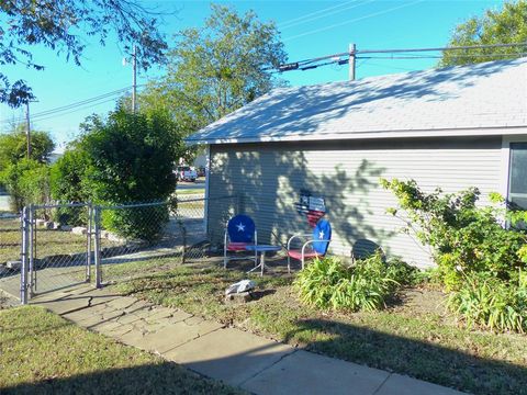 Tiny photo for 1408 Bridge St, Brady, TX 76825 (MLS # 21101359)