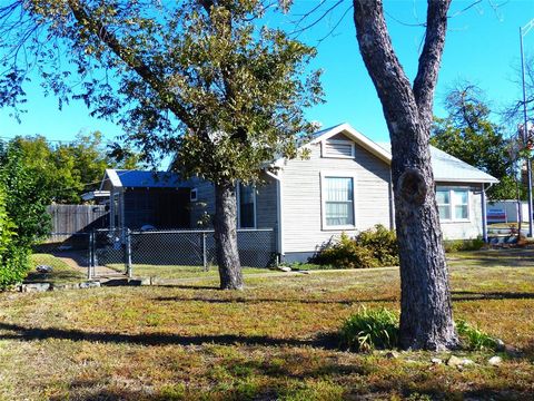 Tiny photo for 1408 Bridge St, Brady, TX 76825 (MLS # 21101359)