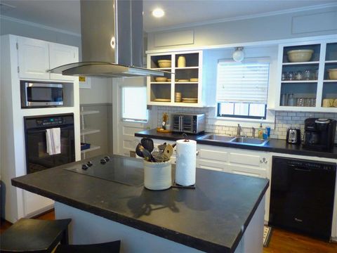 Tiny photo for 1408 Bridge St, Brady, TX 76825 (MLS # 21101359)