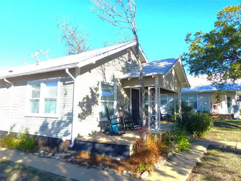 Tiny photo for 1408 Bridge St, Brady, TX 76825 (MLS # 21101359)