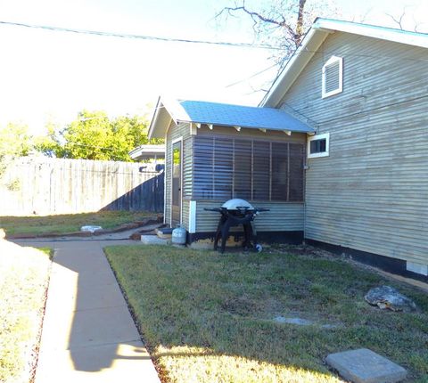 Tiny photo for 1408 Bridge St, Brady, TX 76825 (MLS # 21101359)