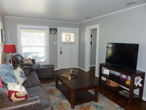 Tiny photo for 1408 Bridge St, Brady, TX 76825 (MLS # 21101359)