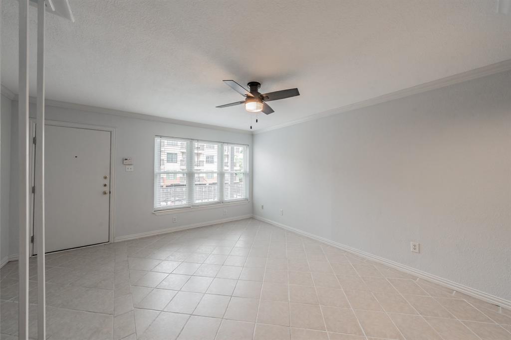 3825 Gilbert Avenue 204