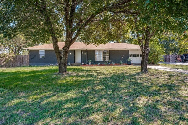 1822 GLENN LN, GLENN HEIGHTS, TX 75154 - Image deb984e96d817fbd1ab6c052f72bd936/491437821