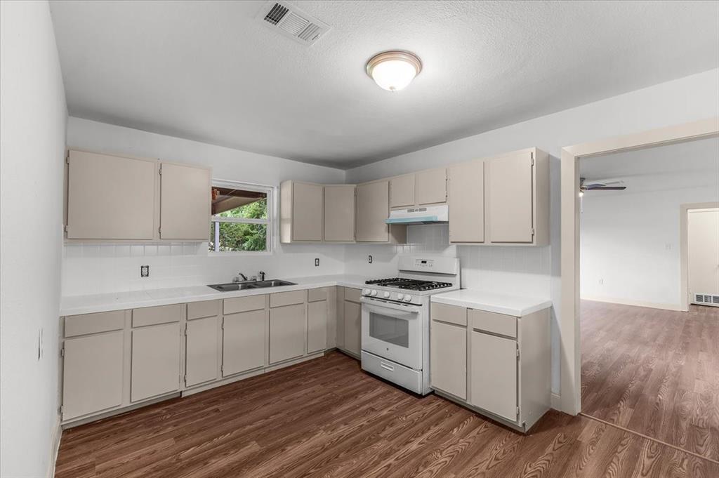 4504 Highland Lake Drive