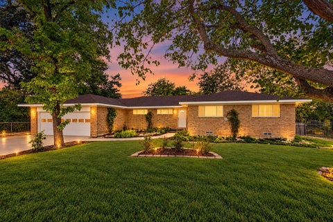 Photo of 814 S Bois D Arc Street, Forney, TX 75126 (MLS # 21405924)