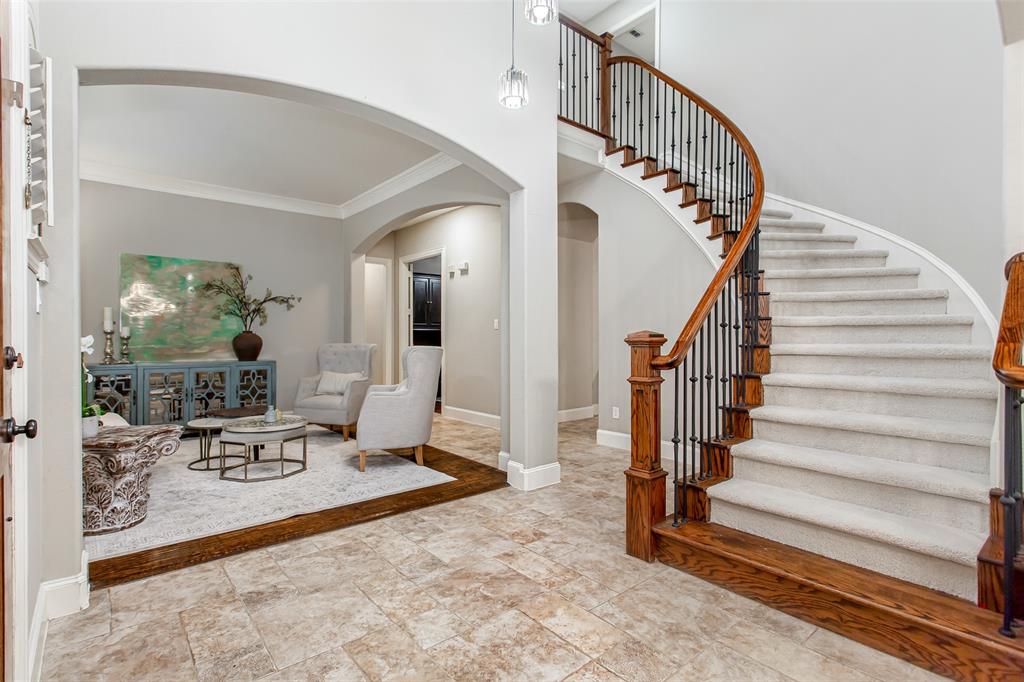 904 Crestmoor Drive