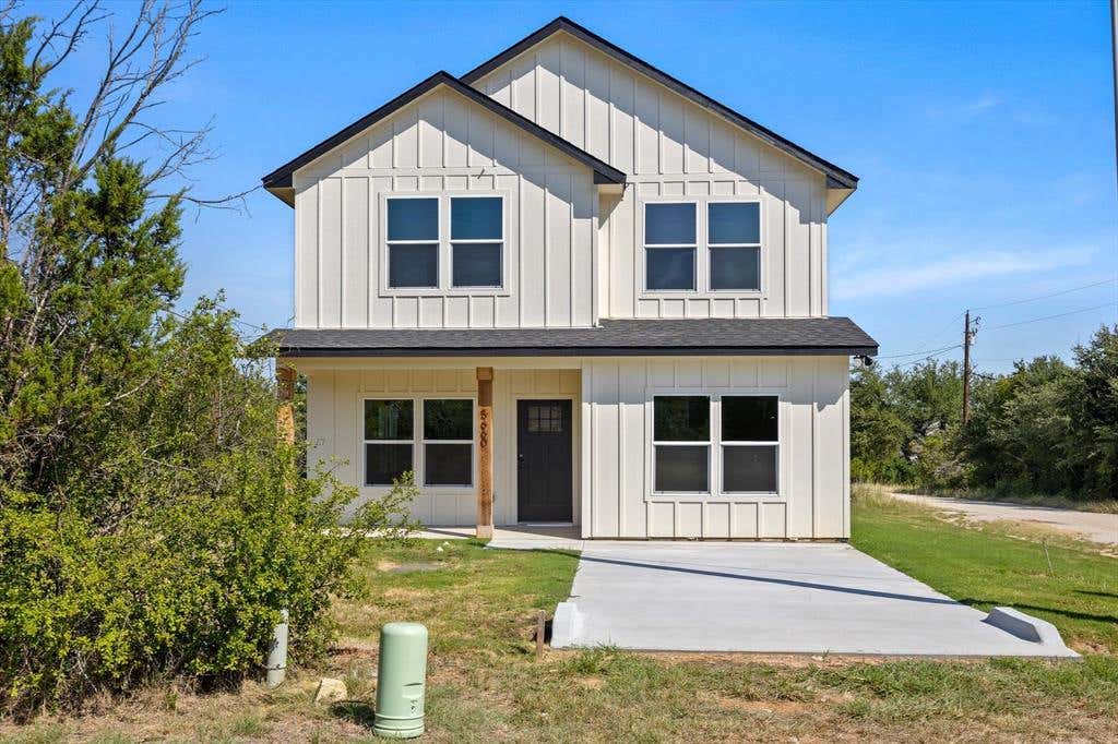 Photo of 5660 Lone Star Circle, Granbury, TX 76048 (MLS # 21350121)